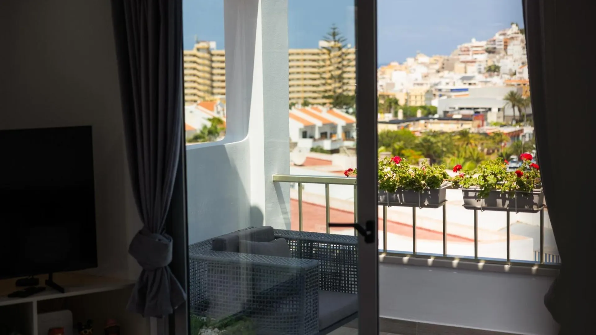 Apartmán La Casa De Playa - Atico Con Jacuzzi Y Vista Mar Los Cristianos  Španělsko