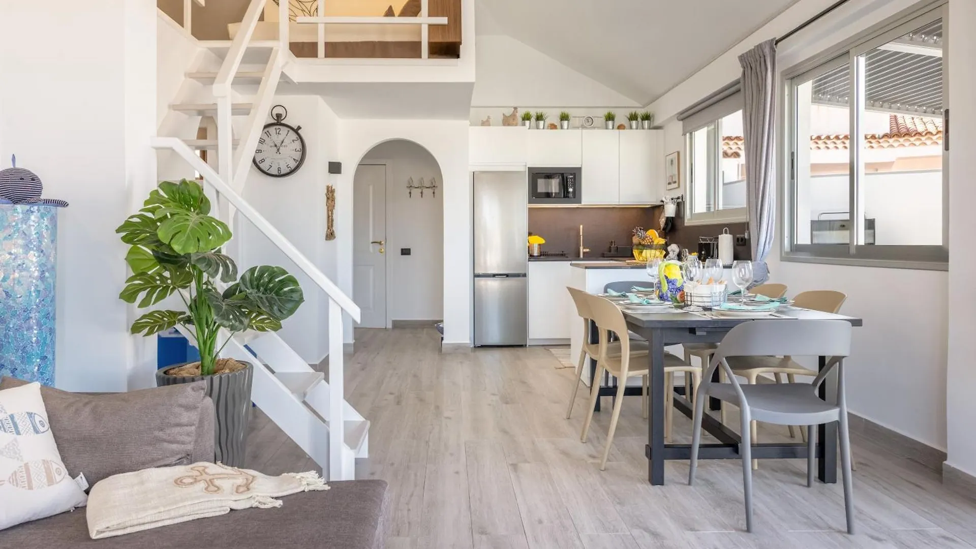 Apartmán La Casa De Playa - Atico Con Jacuzzi Y Vista Mar Los Cristianos