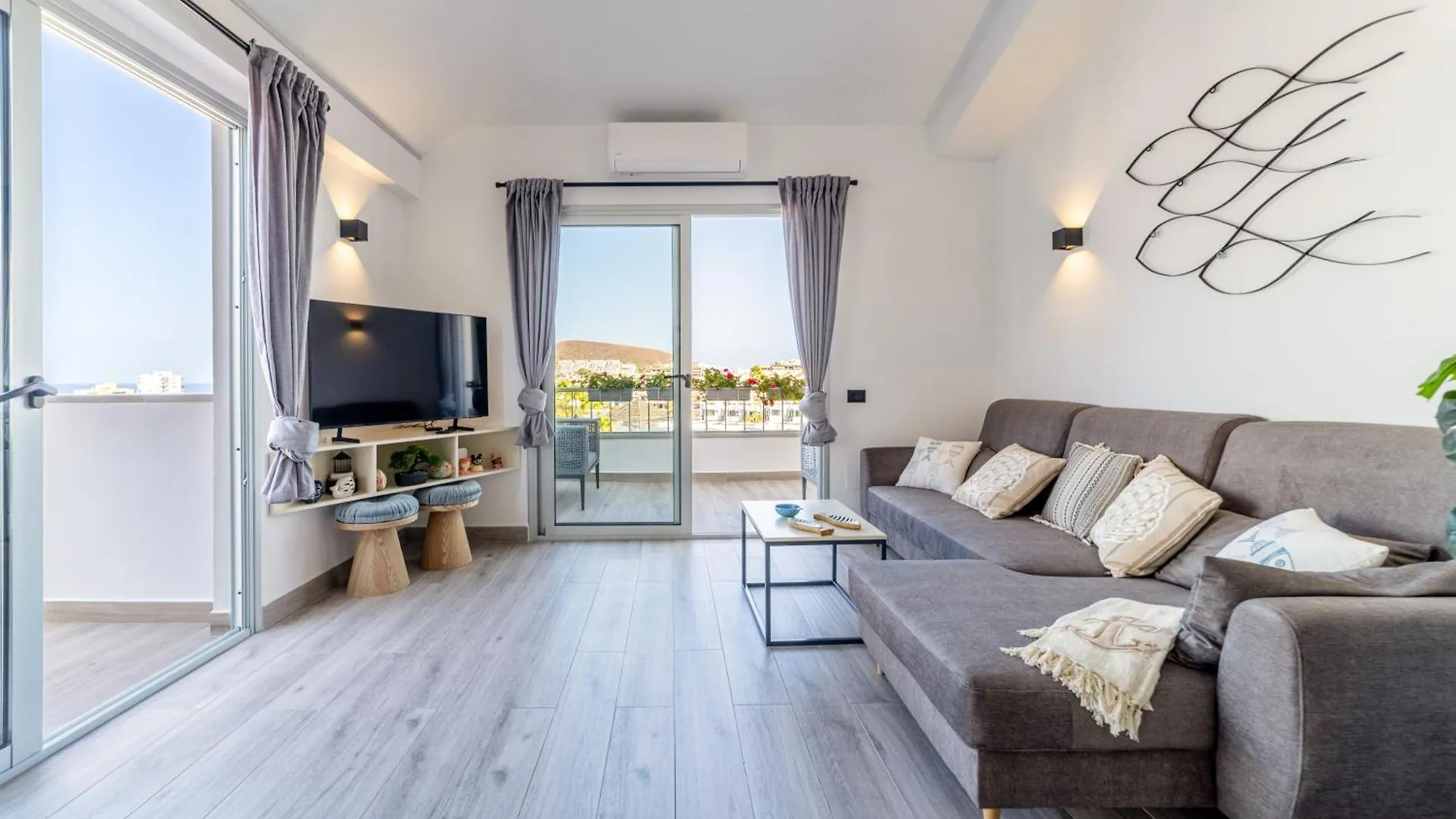 Apartament La Casa De Playa - Atico Con Jacuzzi Y Vista Mar Los Cristianos   Los Cristianos (Tenerife)