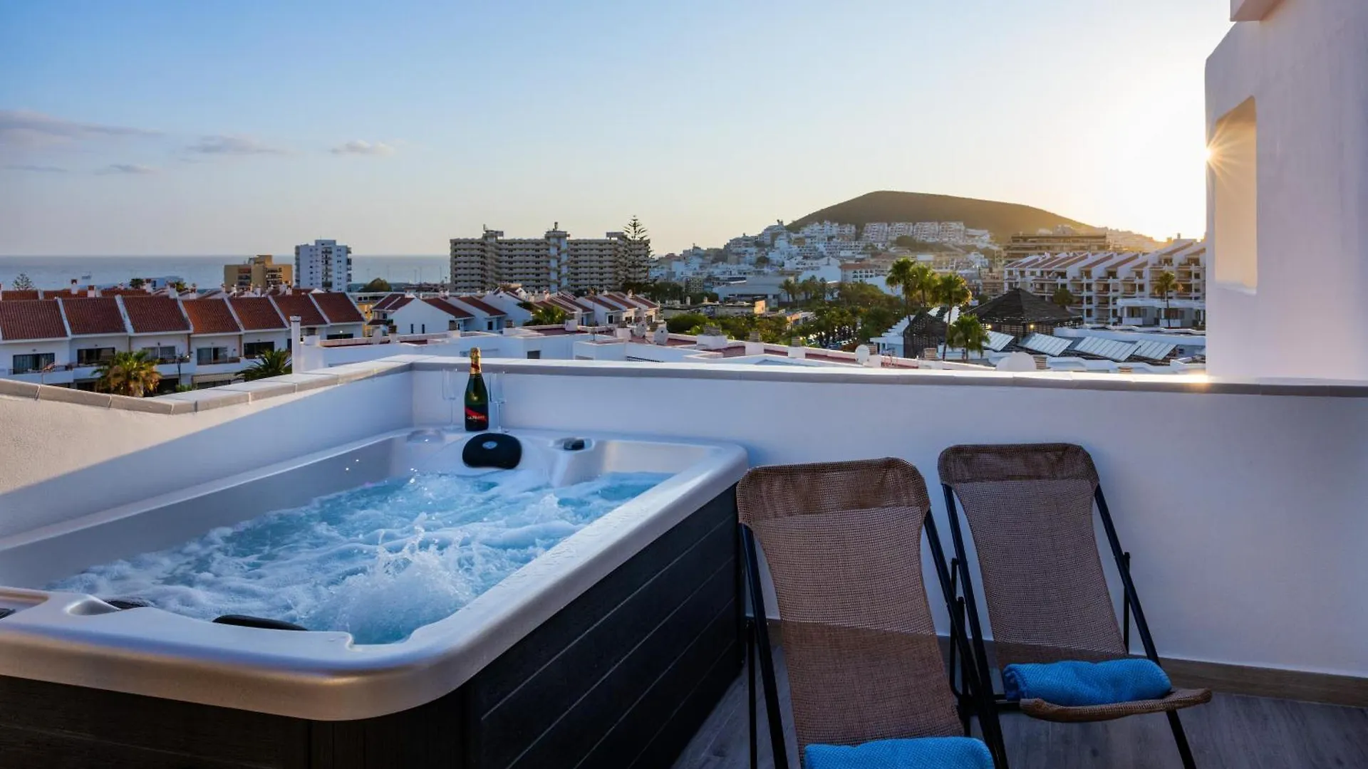 Apartament La Casa De Playa - Atico Con Jacuzzi Y Vista Mar Los Cristianos