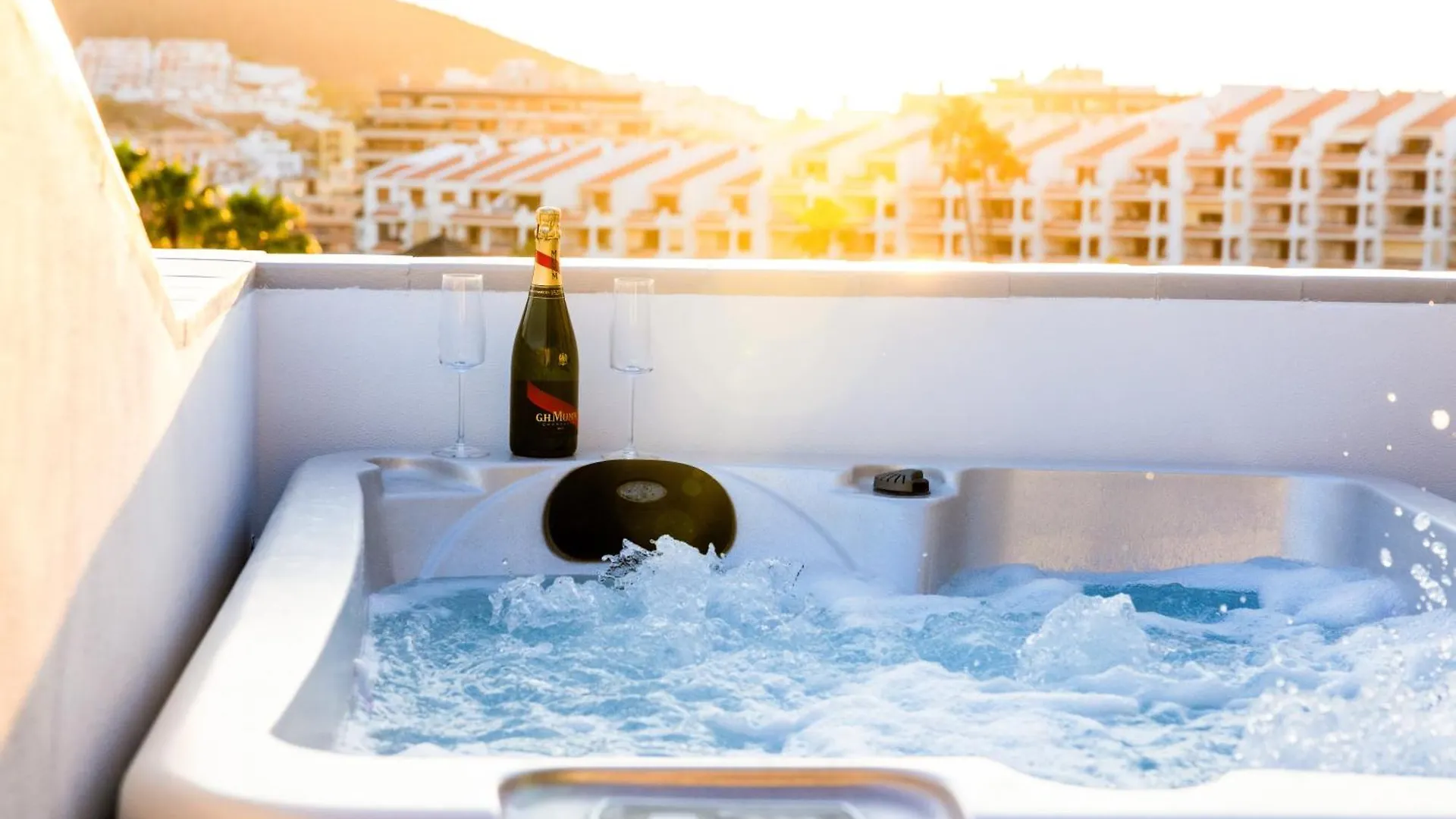 Apartmán La Casa De Playa - Atico Con Jacuzzi Y Vista Mar Los Cristianos  Španělsko