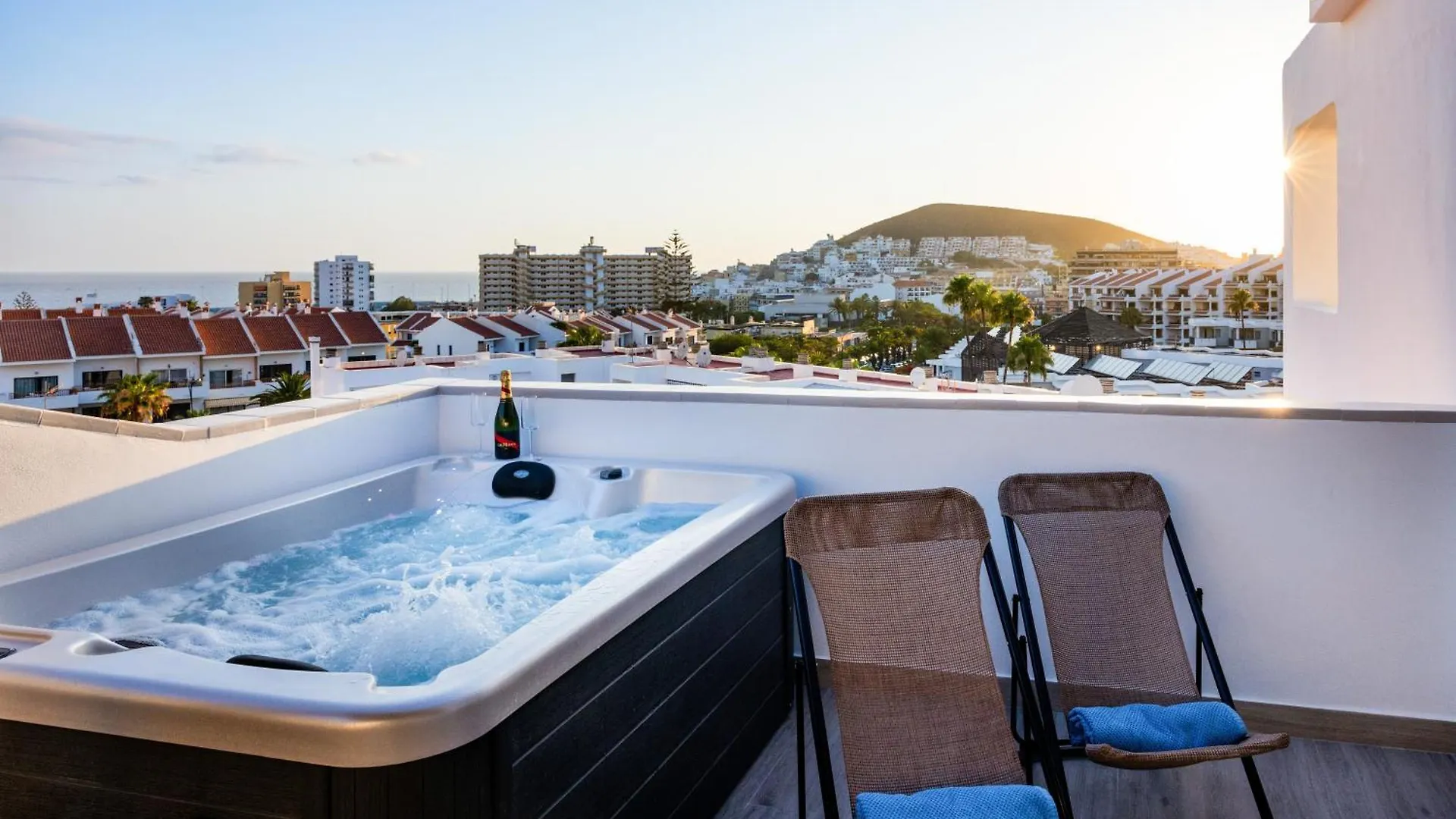 Apartmán La Casa De Playa - Atico Con Jacuzzi Y Vista Mar Los Cristianos  Los Cristianos (Tenerife)