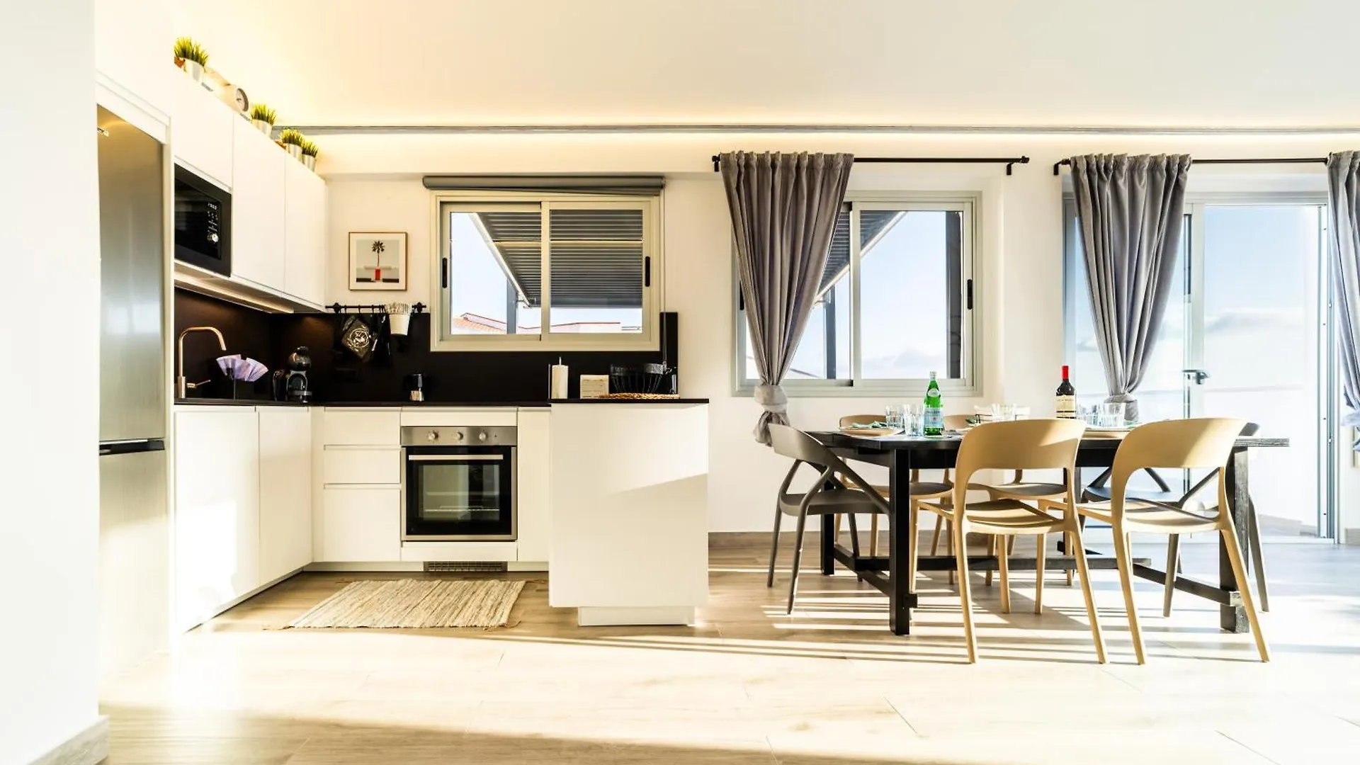 Apartament La Casa De Playa - Atico Con Jacuzzi Y Vista Mar Los Cristianos