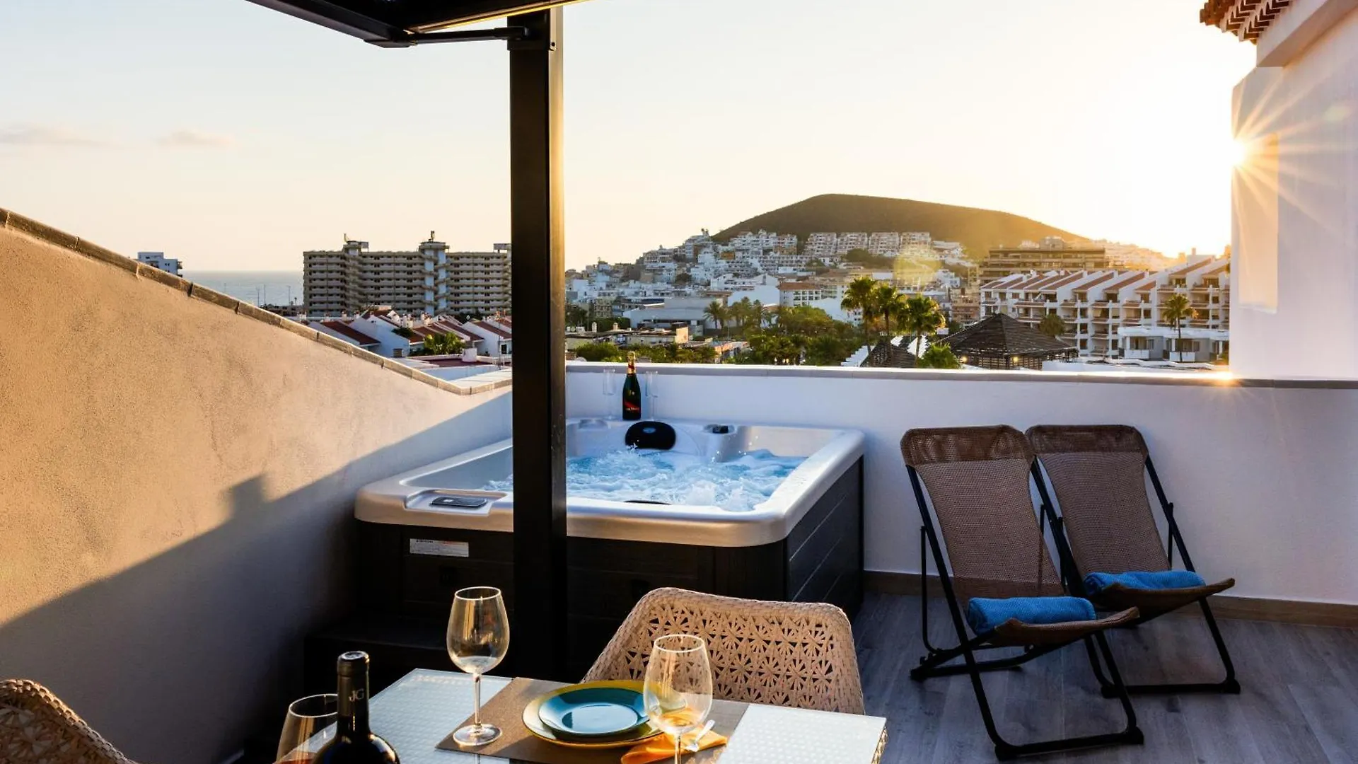 Apartmán La Casa De Playa - Atico Con Jacuzzi Y Vista Mar Los Cristianos  Španělsko