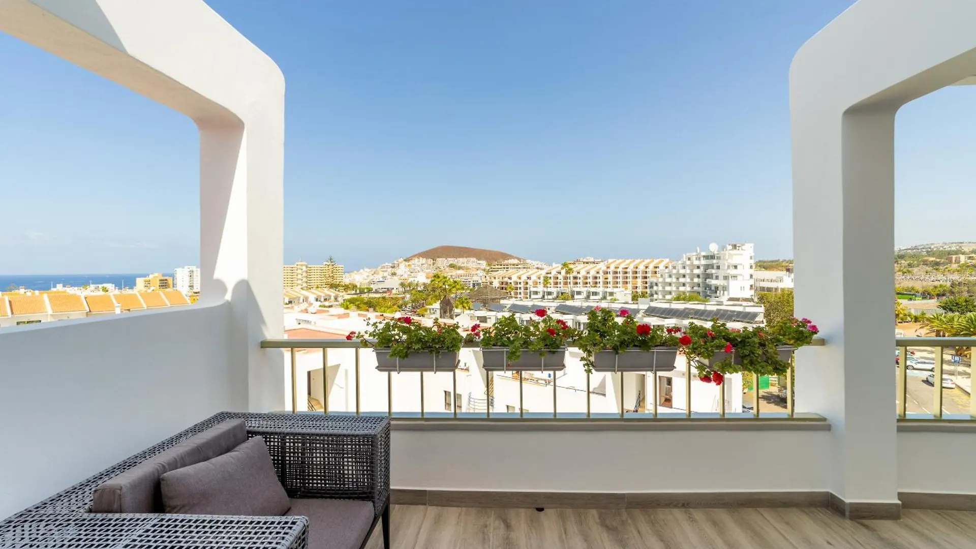 Apartament La Casa De Playa - Atico Con Jacuzzi Y Vista Mar Los Cristianos  0*, Los Cristianos (Tenerife)