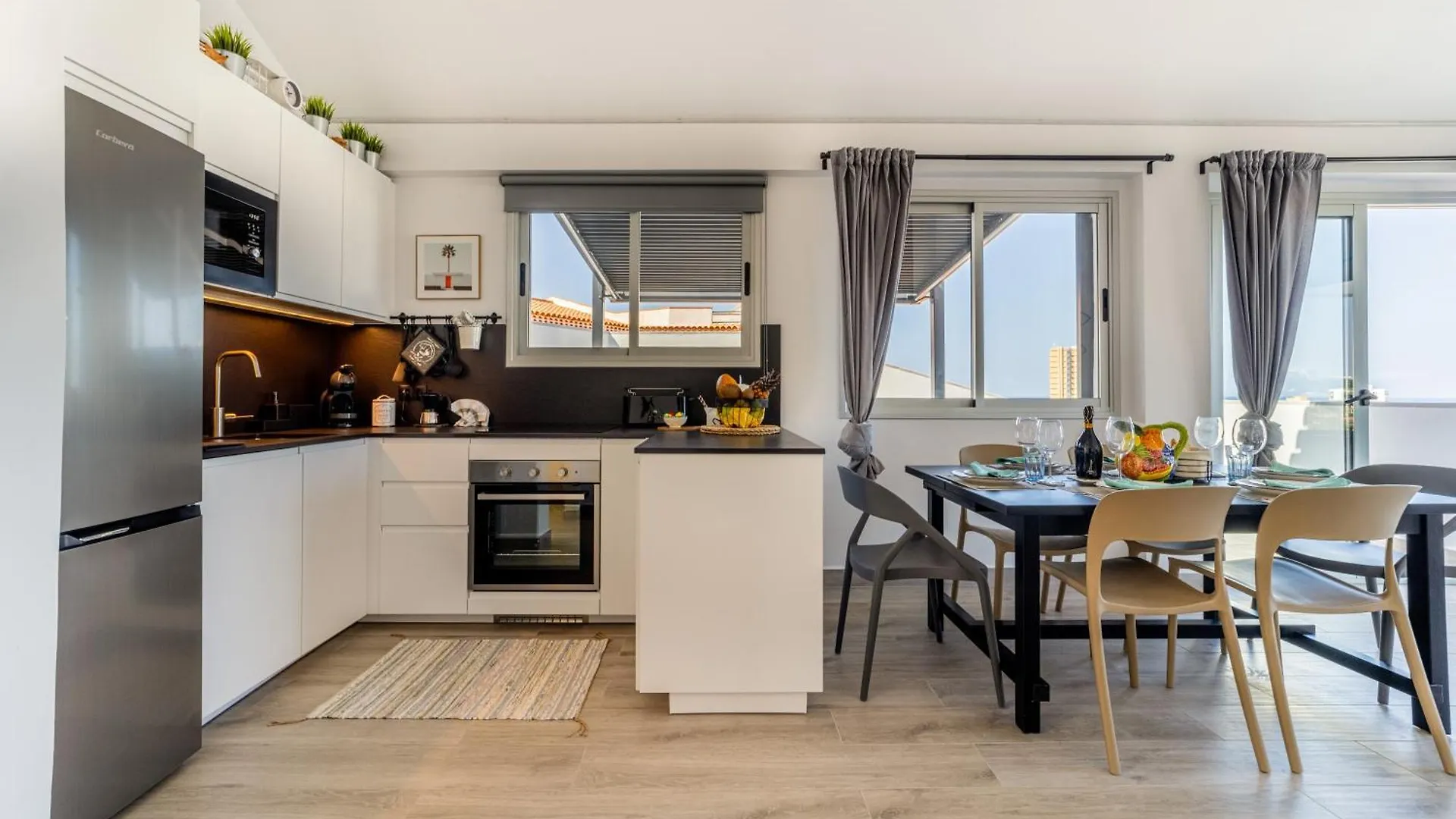 Apartament La Casa De Playa - Atico Con Jacuzzi Y Vista Mar Los Cristianos   Los Cristianos (Tenerife)