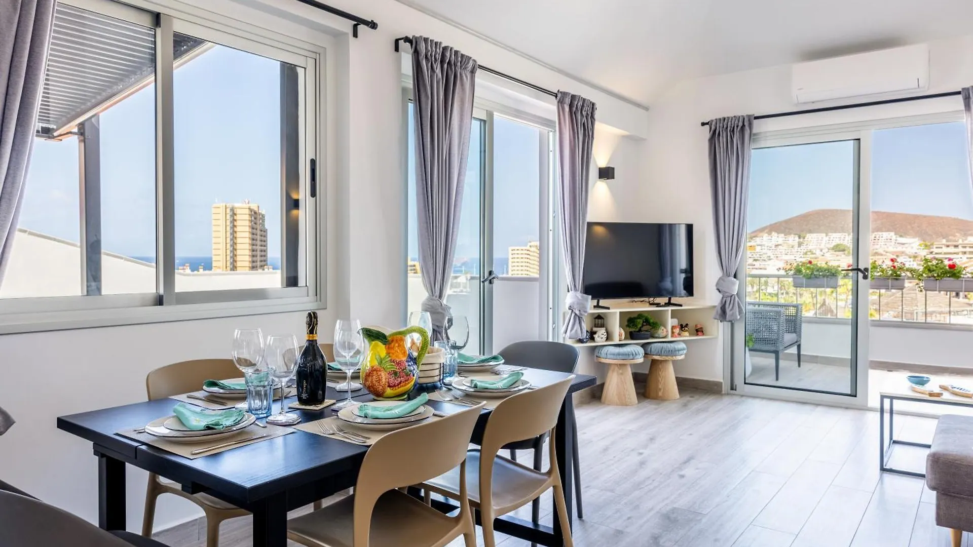 Apartament La Casa De Playa - Atico Con Jacuzzi Y Vista Mar Los Cristianos