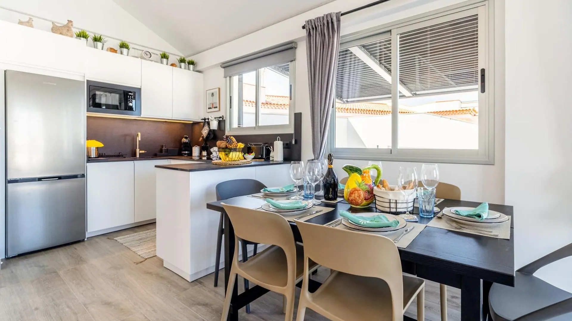 Apartament La Casa De Playa - Atico Con Jacuzzi Y Vista Mar Los Cristianos  Hiszpania