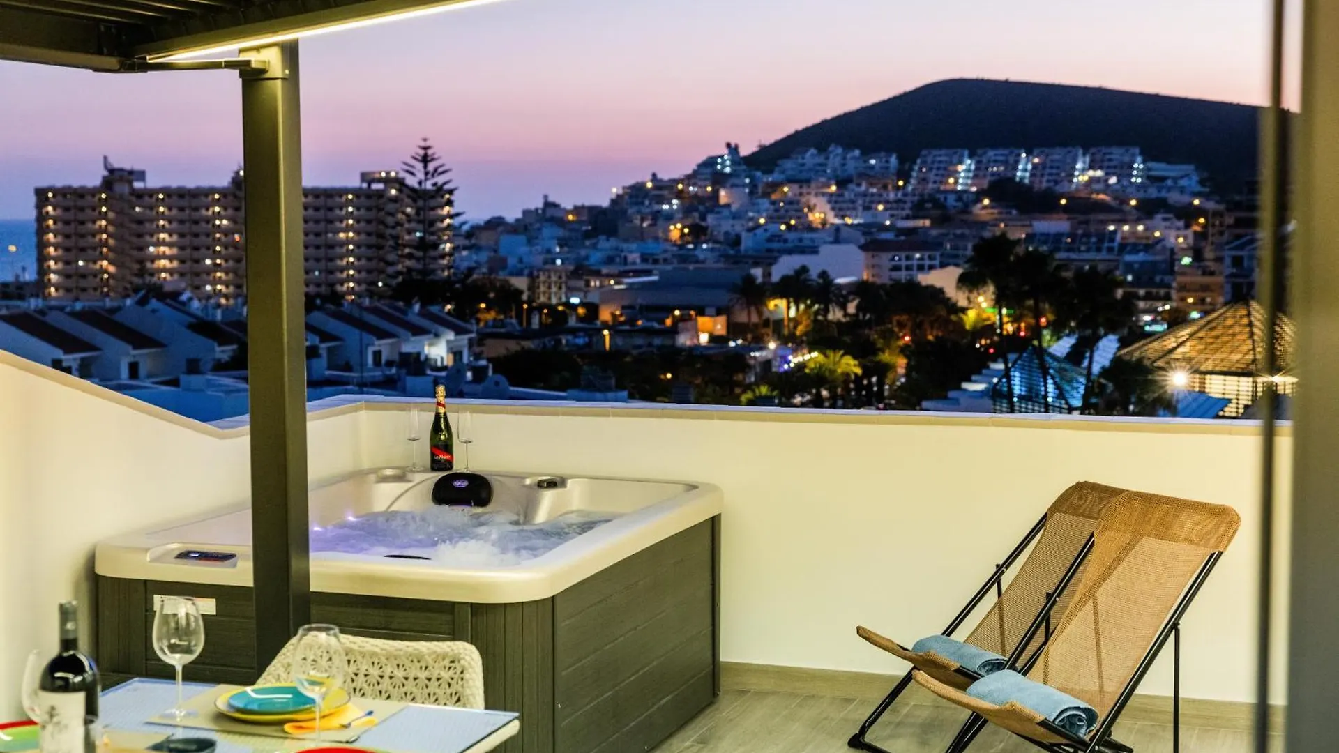 Apartament La Casa De Playa - Atico Con Jacuzzi Y Vista Mar Los Cristianos  Hiszpania